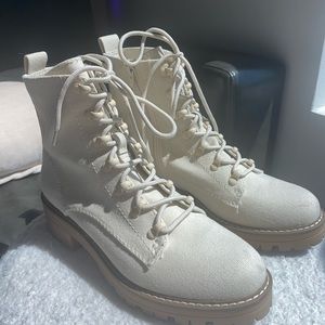 MEW Universal Thread Canvas Lace-Up Cream Beige Shoes Boots 8.5